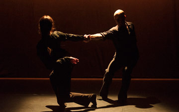Dana Fouras & Russell Maliphant in Duet.© Foteini Christofilopoulou. (Click image for larger version)
