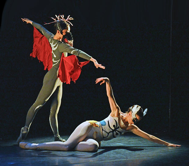 Sayaka Ichikawa and Lauren Cuthbertson in <I>House of Birds</I>.<br />© Dave Morgan. (Click image for larger version)