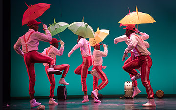 Ingoma KwaZulu-Natal Dance Company.© Julieta Cervantes. (Click image for larger version)