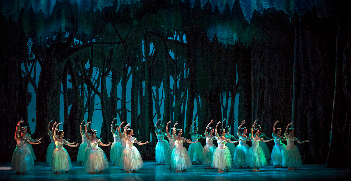 National Ballet of Cuba in <I>Giselle</I>.<br />© Carlos Quezada. (Click image for larger version)