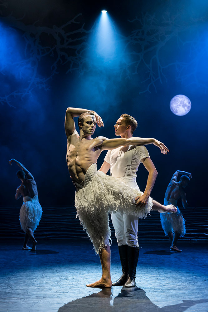 Matthew Ball and Liam Mower in Swan Lake.© Johan Persson. (Click image for larger version)