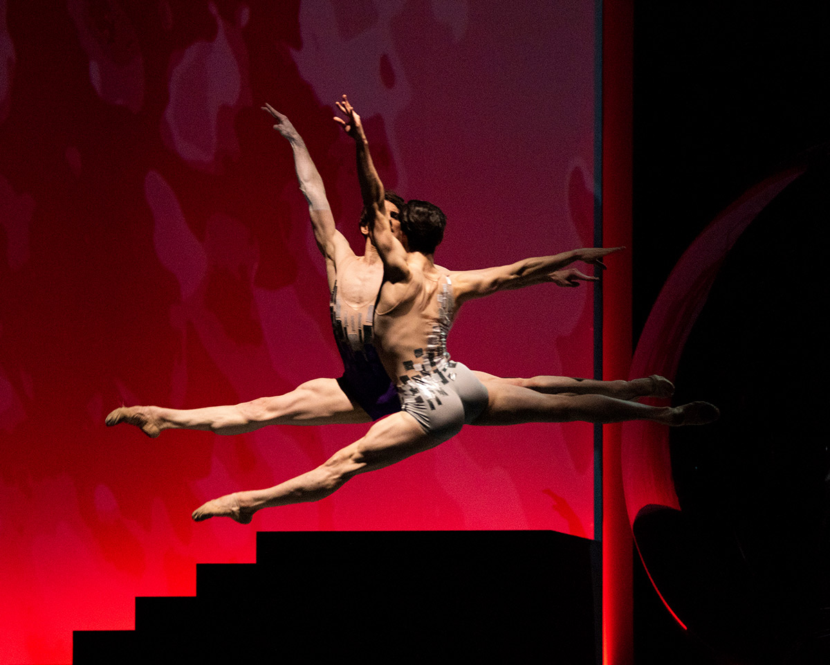Aaron Robison and Joseph Walsh in Possokhov's "...two united in a single soul...".© Erik Tomasson. (Click image for larger version)
