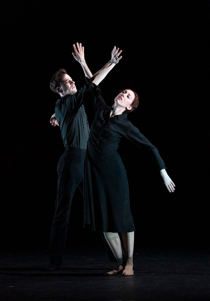 National Ballet of Canada at International Draft Works 2019 in Grey Verses, featuring choreography by Brendan Saye who used the following dancers: Elena Lobsanova, Chelsy Meiss, Donald Thom and Nayoa Ebe.© Foteini Christofilopoulou, courtesy the Royal Opera House. (Click image for larger version)