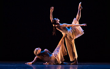 Zoey Anderson and Katie Garcia in Trey McIntyre's Eight Women.© Yi-Chun Wu. (Click image for larger version)