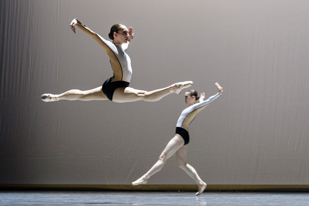 San Francisco Ballet in Anima Animus by David Dawson.© Foteini Christofilopoulou. (Click image for larger version)