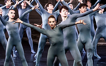 The Royal Ballet School in Goyo Montero's Pulse.© Tristram Kenton. (Click image for larger version)