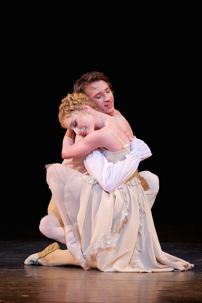 Sarah Lamb and Vadim Muntagirov in <I>Manon</I>.<br />© Alice Pennefather, courtesy the Royal Opera House. (Click image for larger version)