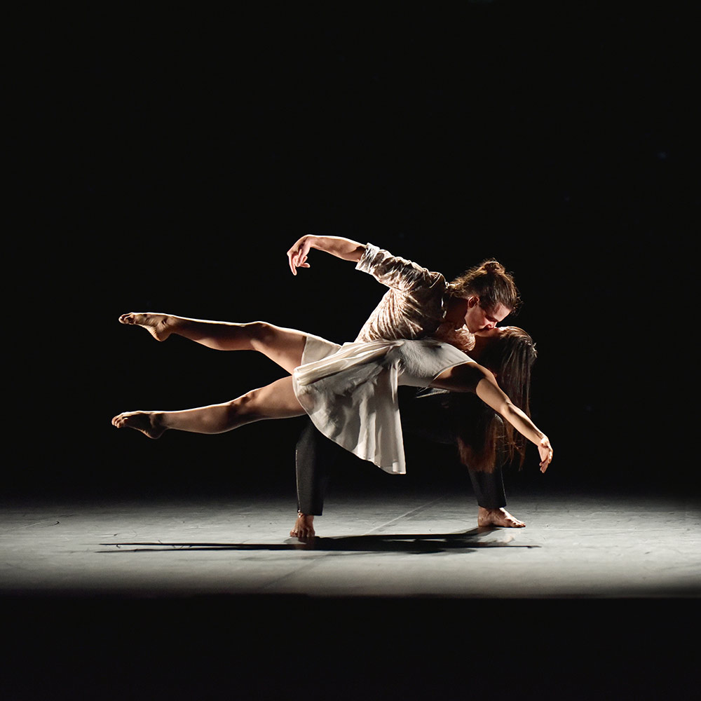 Ballet Preljocaj in La Fresque.© Jean-Claude Carbonne. (Click image for larger version)