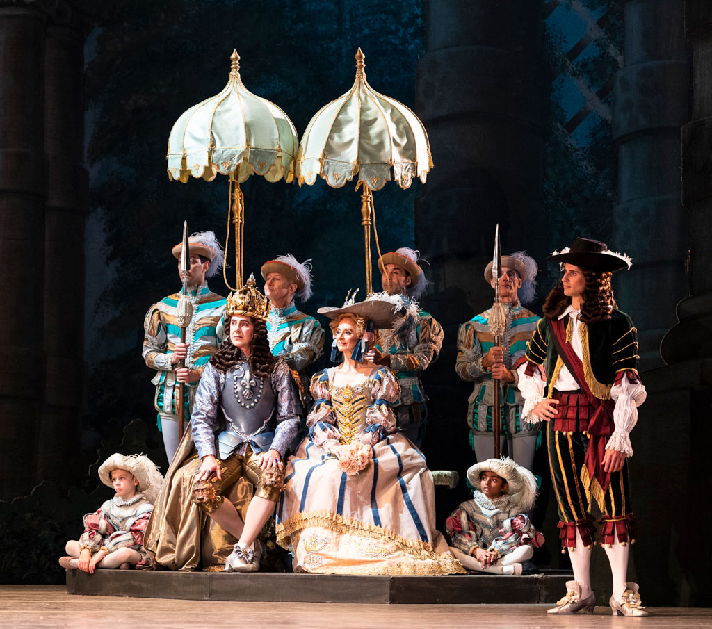 Elizabeth McGorian and Christopher Saunders in The Sleeping Beauty.© Foteini Christofilopoulou, courtesy the Royal Opera House. (Click image for larger version)