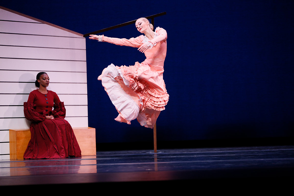 Charlotte Landreau, with Leslie Andrea Williams, in Appalachian Spring.© Melissa Sherwood. (Click image for larger version)