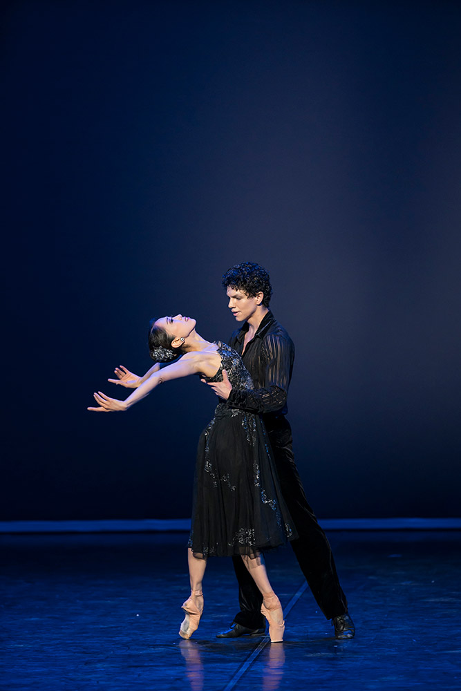 Erina Takahashi and Isaac Hernandez in <I>Strictly Gershwin</I>.<br />© Bill Cooper. (Click image for larger version)