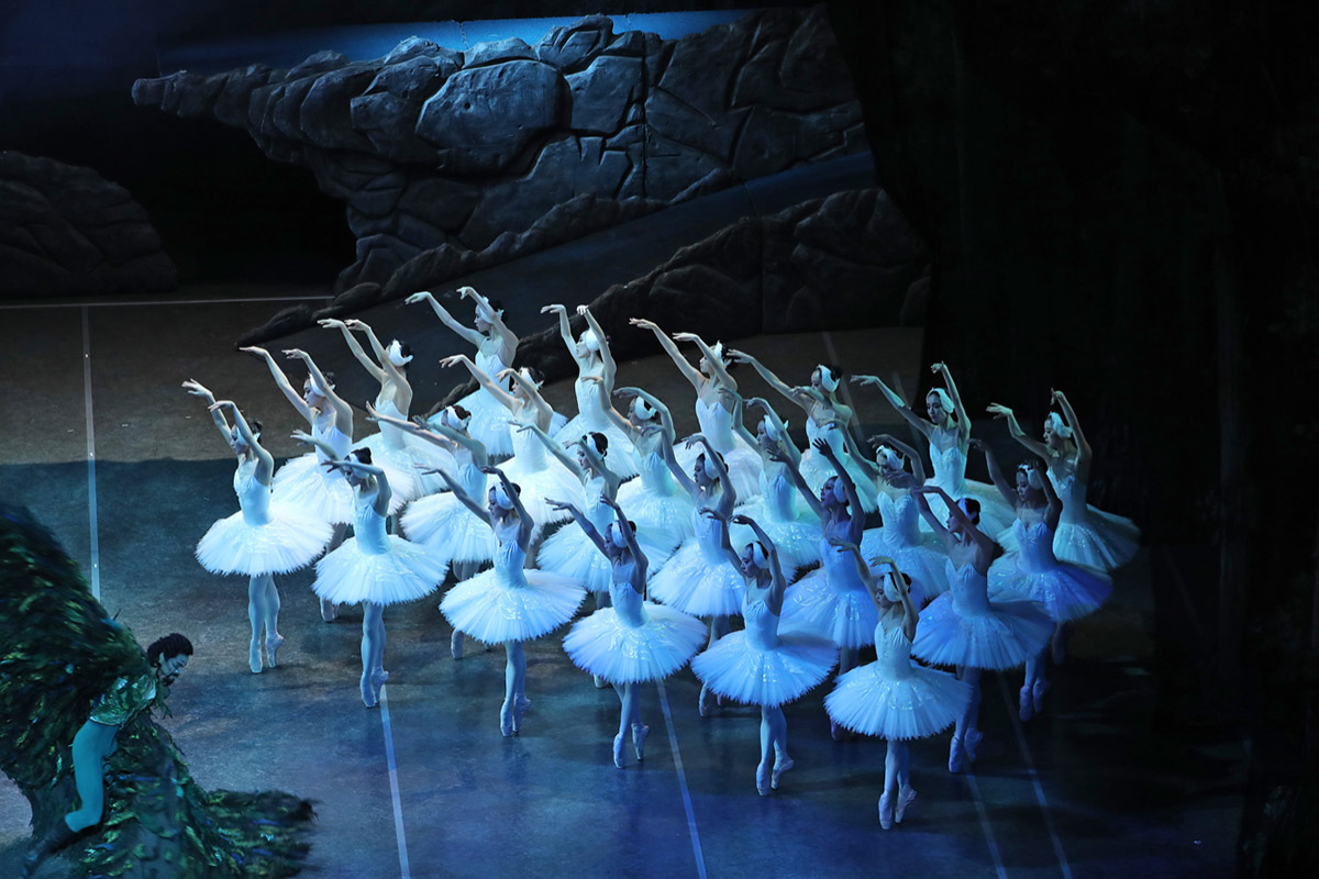 Shanghai Ballet in Swan Lake.© North America Photography Association. (Click image for larger version)