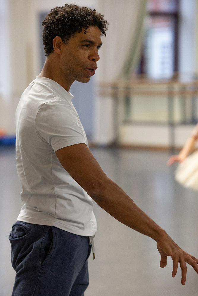 Carlos Acosta in the studio.© Ty Singleton. (Click image for larger version)