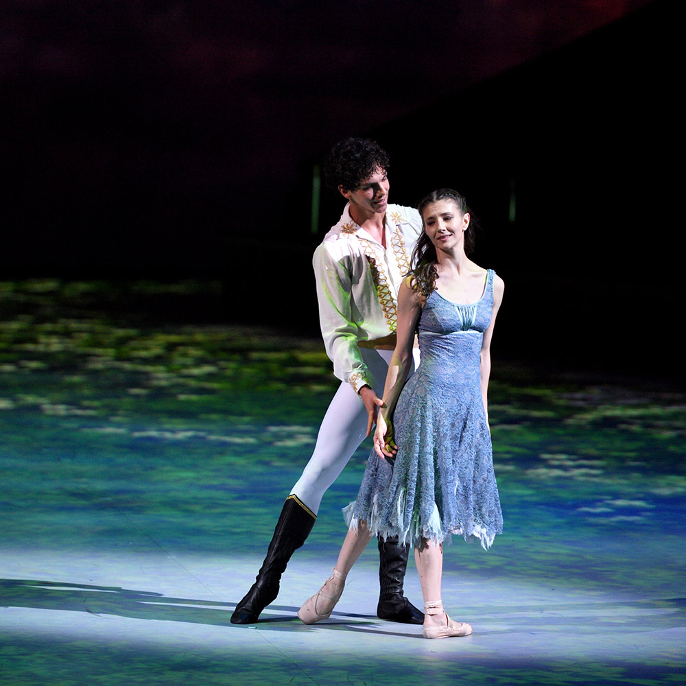 Alina Cojocaru and Isaac Hernandez in Cinderella.© Laurent Liotardo. (Click image for larger version)