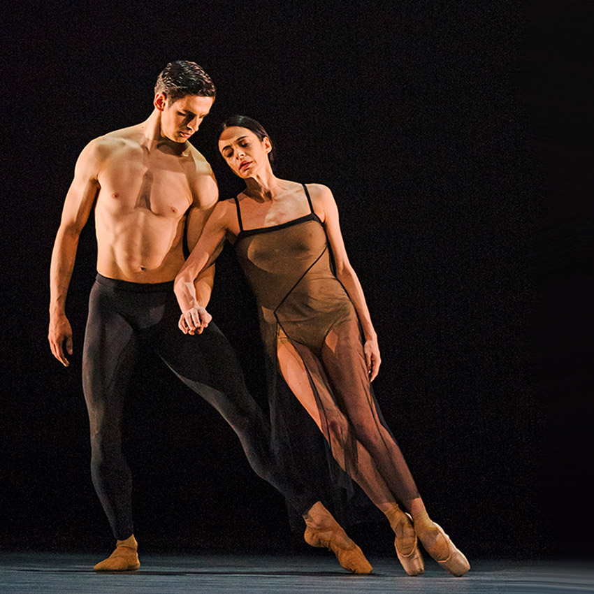 Alessandra Ferri and Federico Bonelli in the Tuesday section of Woolf Works.© Tristram Kenton, courtesy the Royal Opera House. (Click image for larger version)