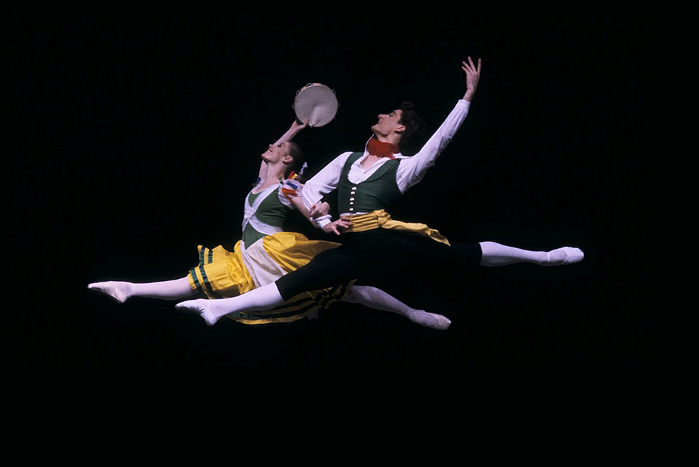 David McAllister and Elizabeth Toohey in Walter Bourke’s Grand Tarantella at the Palais Theatre, Melbourne, Australia, 1985.© Robert McFarlane, courtesy of Josef Lebovic Gallery, Sydney. (Click image for larger version)