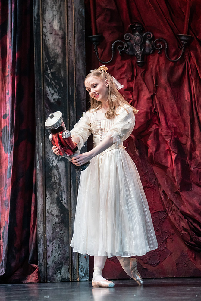 Karla Doorbar in <I>The Nutcracker at The REP</I>.<br />© Johan Persson. (Click image for larger version)