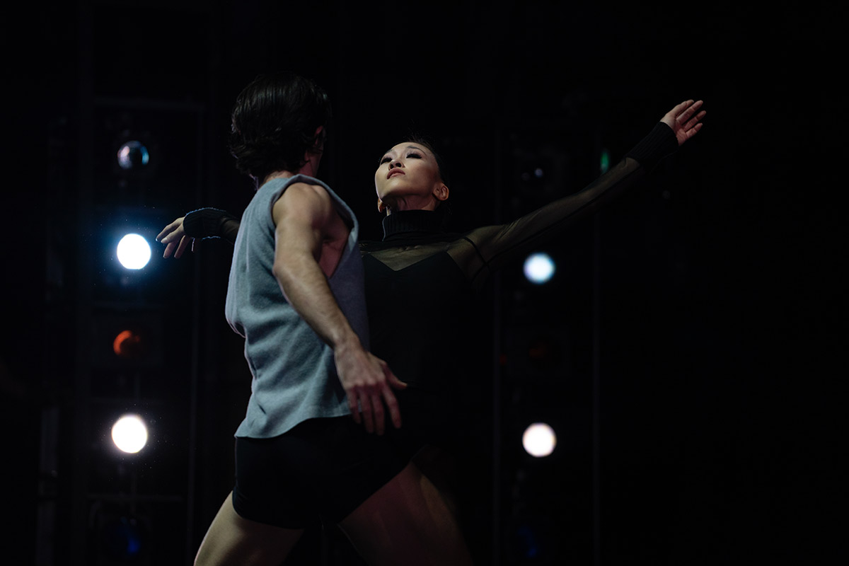 Publicity image for Northern Ballet's <I>States of Mind</I> by Kenneth Tindall and featuring dancers Minju Kang and Lorenzo Trossello.<br />© Riku Ito. (Click image for larger version)