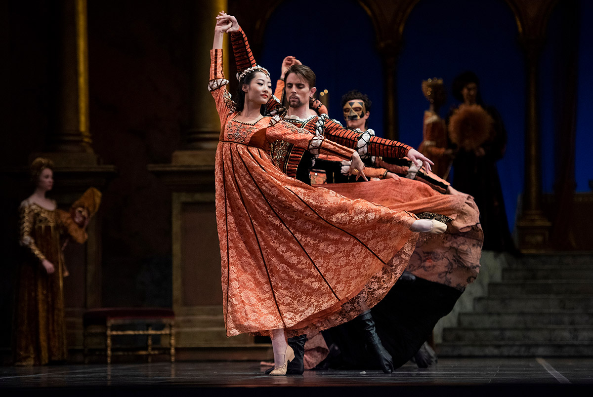 WanTing Zhao and Luke Ingham in Tomasson's Romeo and Juliet.© Erik Tomasson. (Click image for larger version)