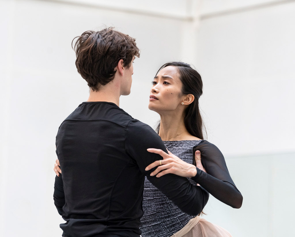 Fumi Kaneko and William Bracewell in studio rehearsals of Romeo and Juliet, September 2021.© Foteini Christofilopoulou, courtesy the Royal Opera House. (Click image for larger version)