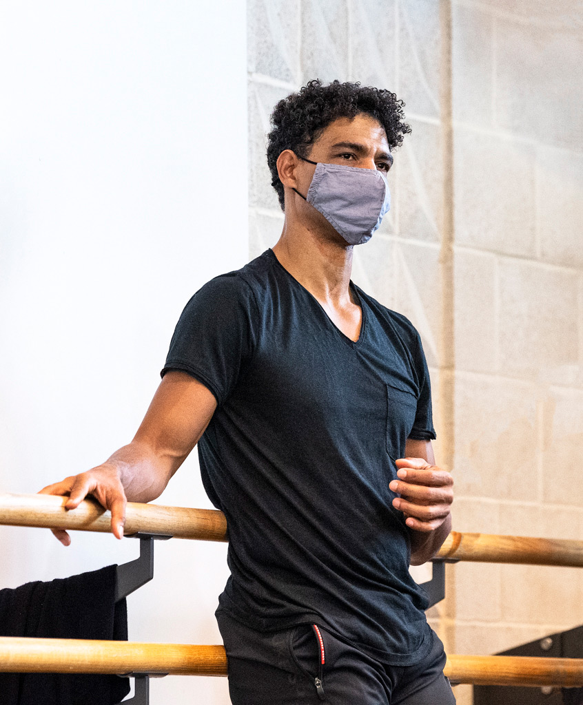 BRB in Class: Carlos Acosta, the BRB Director.© Foteini Christofilopoulou. (Click image for larger version)