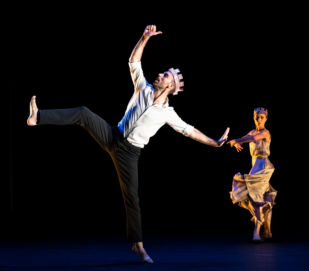 Edd Mitton and Oxana Panchenko in <I>Sea of Troubles</I> by Kenneth MacMillan.<br />© Foteini Christofilopoulou. (Click image for larger version)