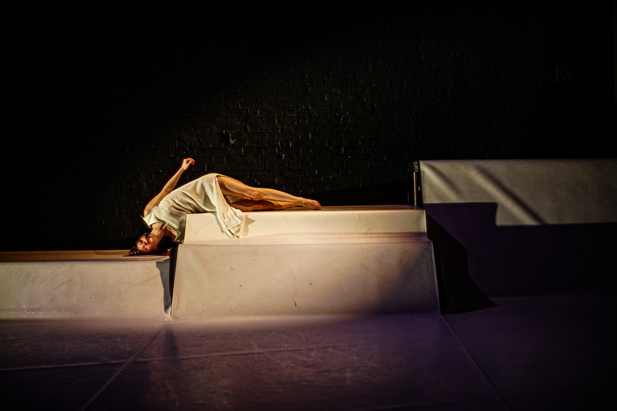 Sivan Rubinstein's <I>Dance No 2°</I>.<br />© Jurga Ramonaite/Bar Alon, from film recording. (Click image for larger version)