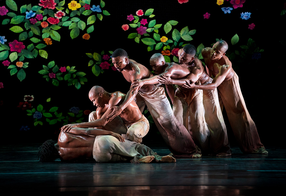 Alvin Ailey American Dance Theater in Jamar Roberts' Ode.© Paul Kolnik. (Click image for larger version)