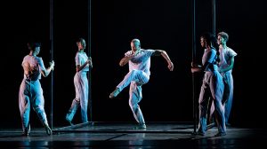 Alvin Ailey American Dance Theater in Jamar Roberts' Holding Space.© Paul Kolnik. (Click image for larger version