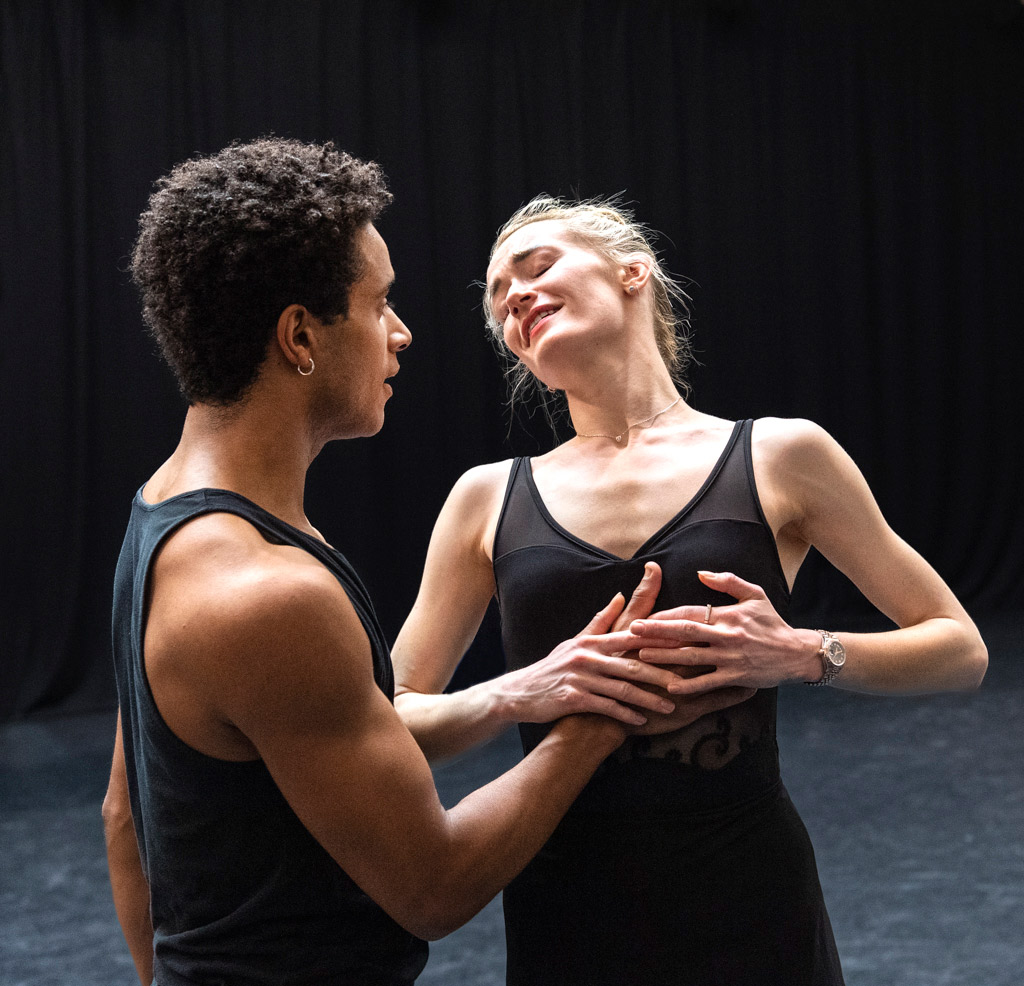 Anna Rose O'Sullivan and Marcelino Sambé in studio rehearsals of Romeo and Juliet, January 2022.© Foteini Christofilopoulou, courtesy the Royal Opera House. (Click image for larger version)